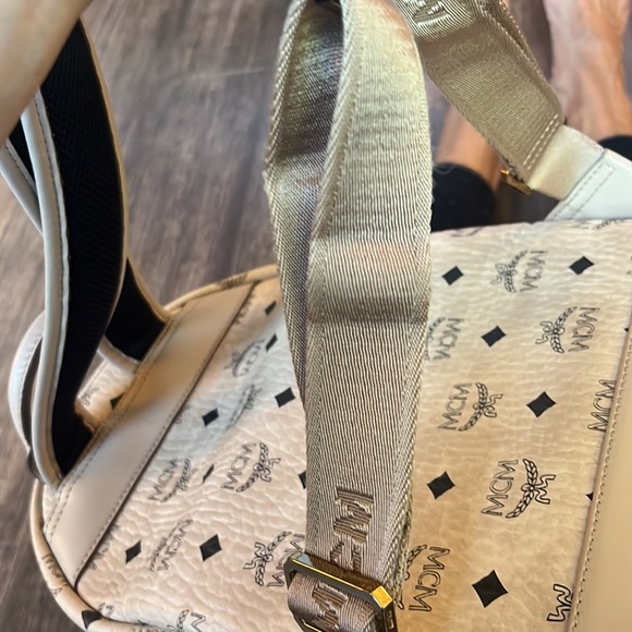 MCM Small Backpack - Firm price - Picture 8 of 17